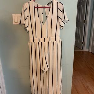 Shorts romper, with train